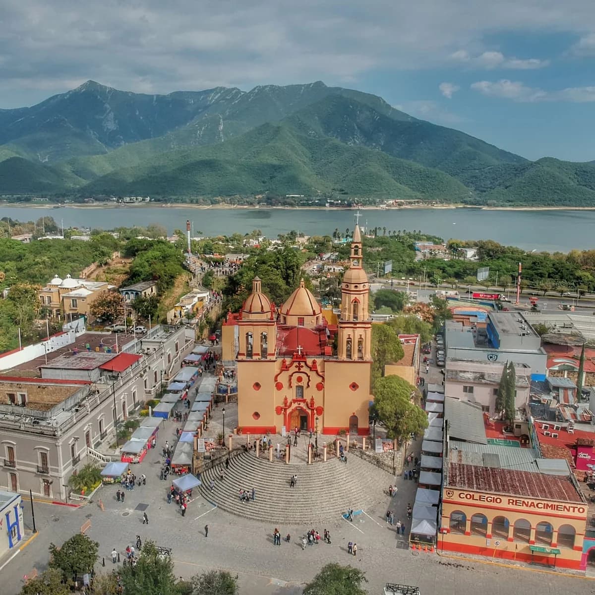 Santiago, Nuevo León — parroquia, lago y montaña